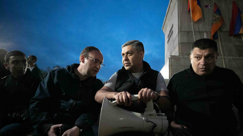 Ermenistan'da Paşinyan'a Karabağ muhalefeti